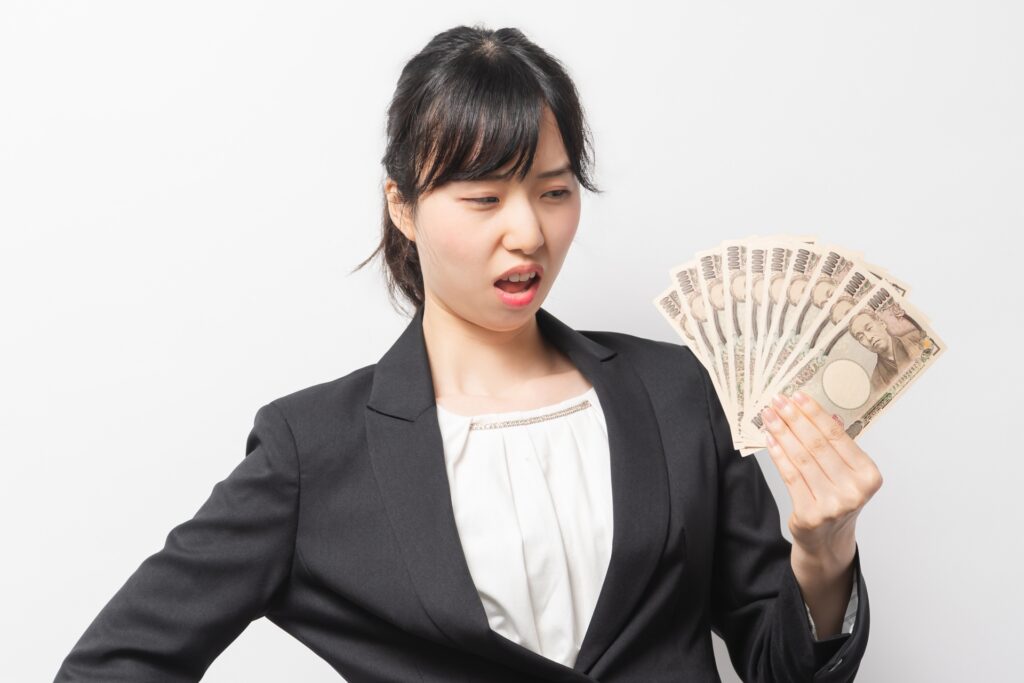 お手当をもっている女性